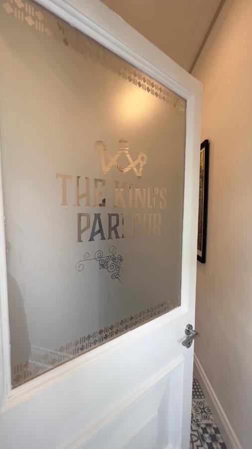 Apartamento The King'S Parlour Whitehead Exterior foto